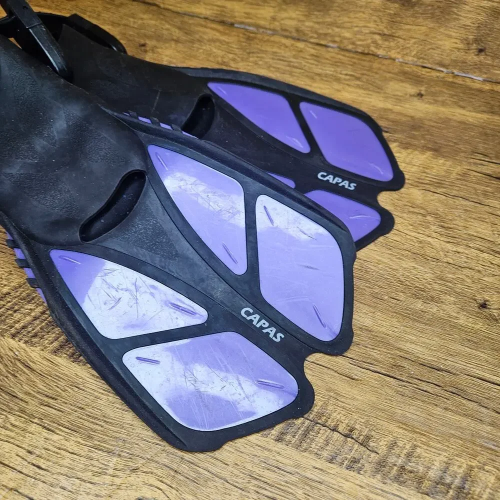 Capas color black
